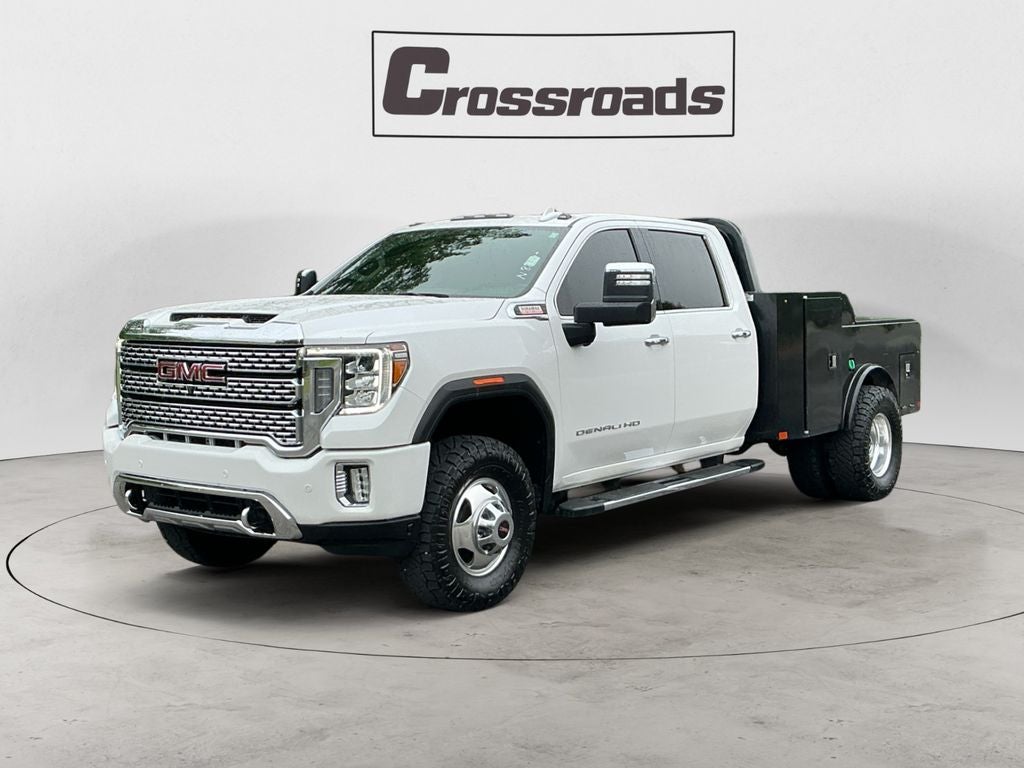 2022 GMC Sierra 3500 HD Denali DRW in White Frost Tricoat — front three-quarter view
